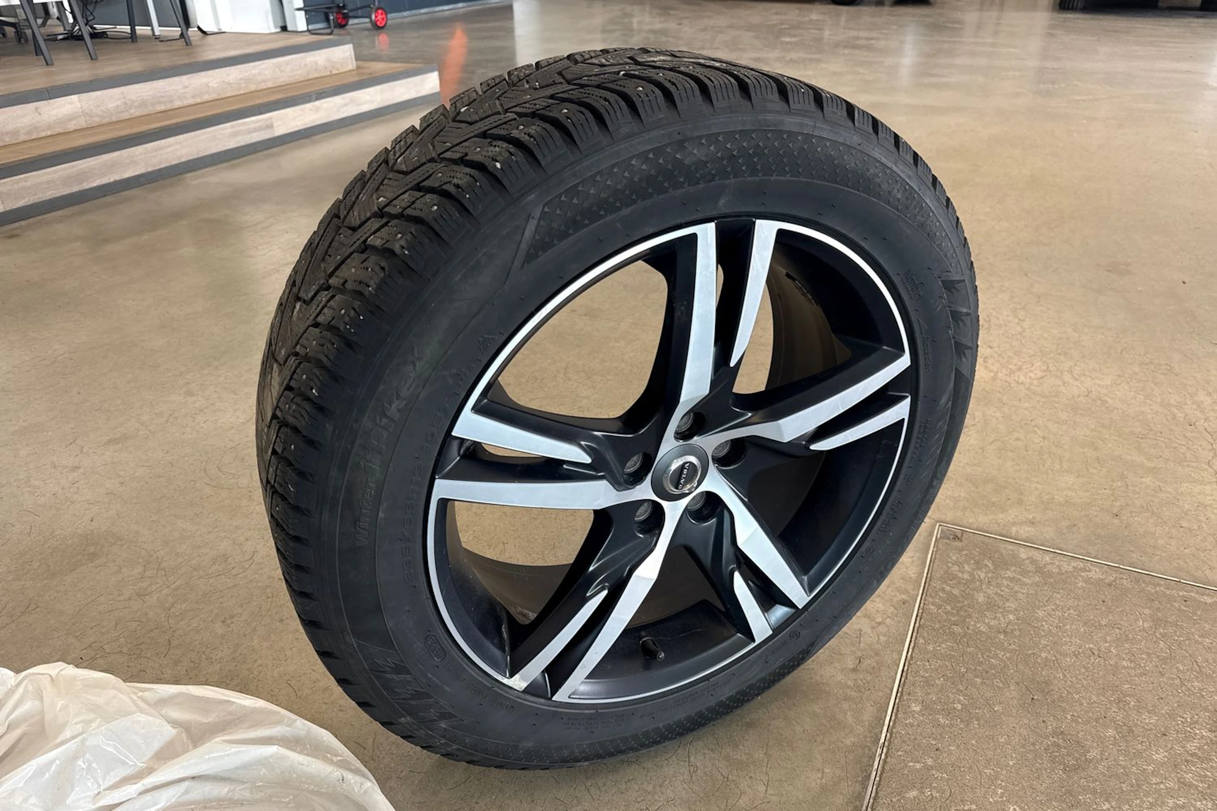valkoinen Volvo XC60 2019 kuva 26.