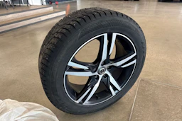 valkoinen Volvo XC60 2019 kuva 26.