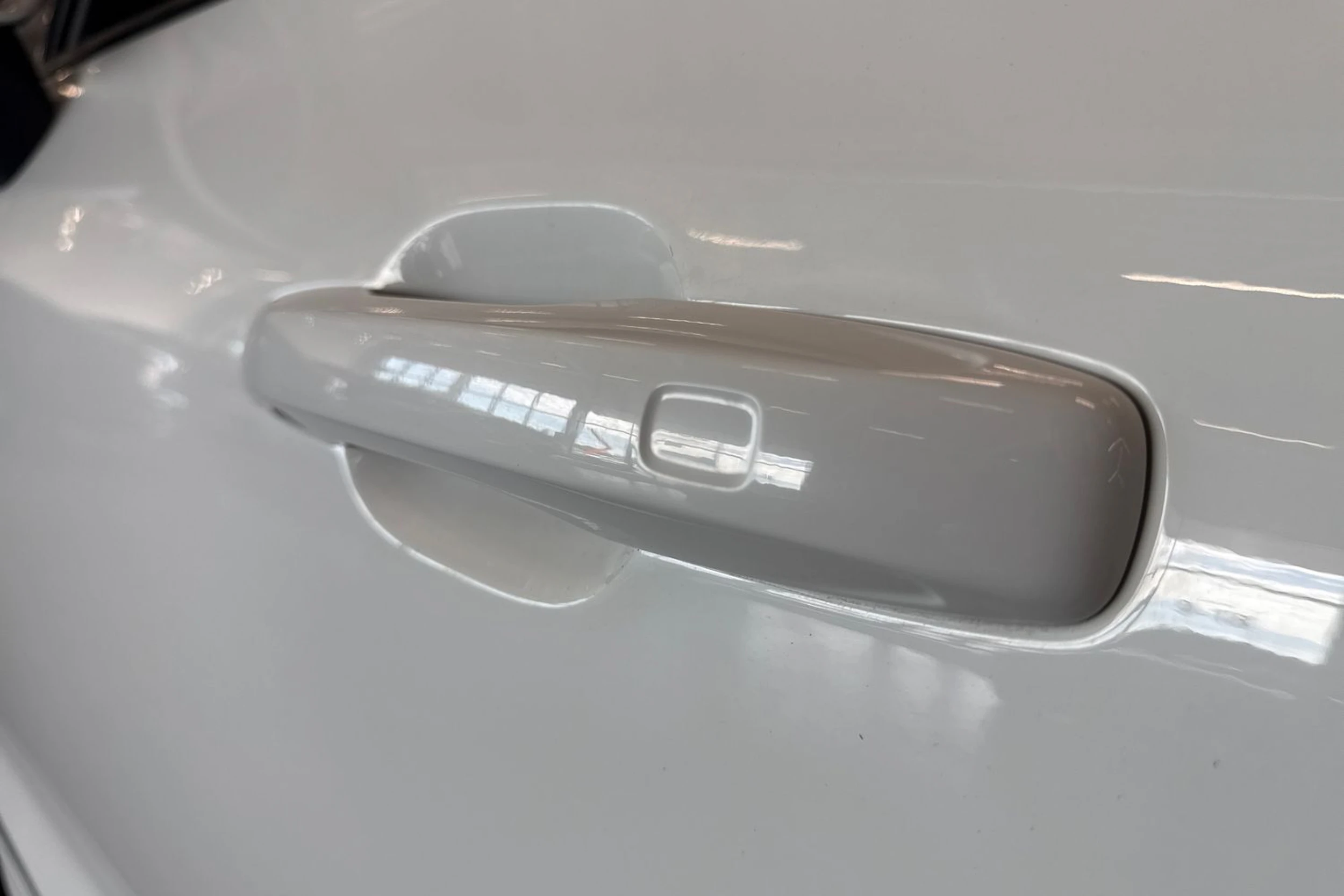 valkoinen Volvo XC60 2019 kuva 28.