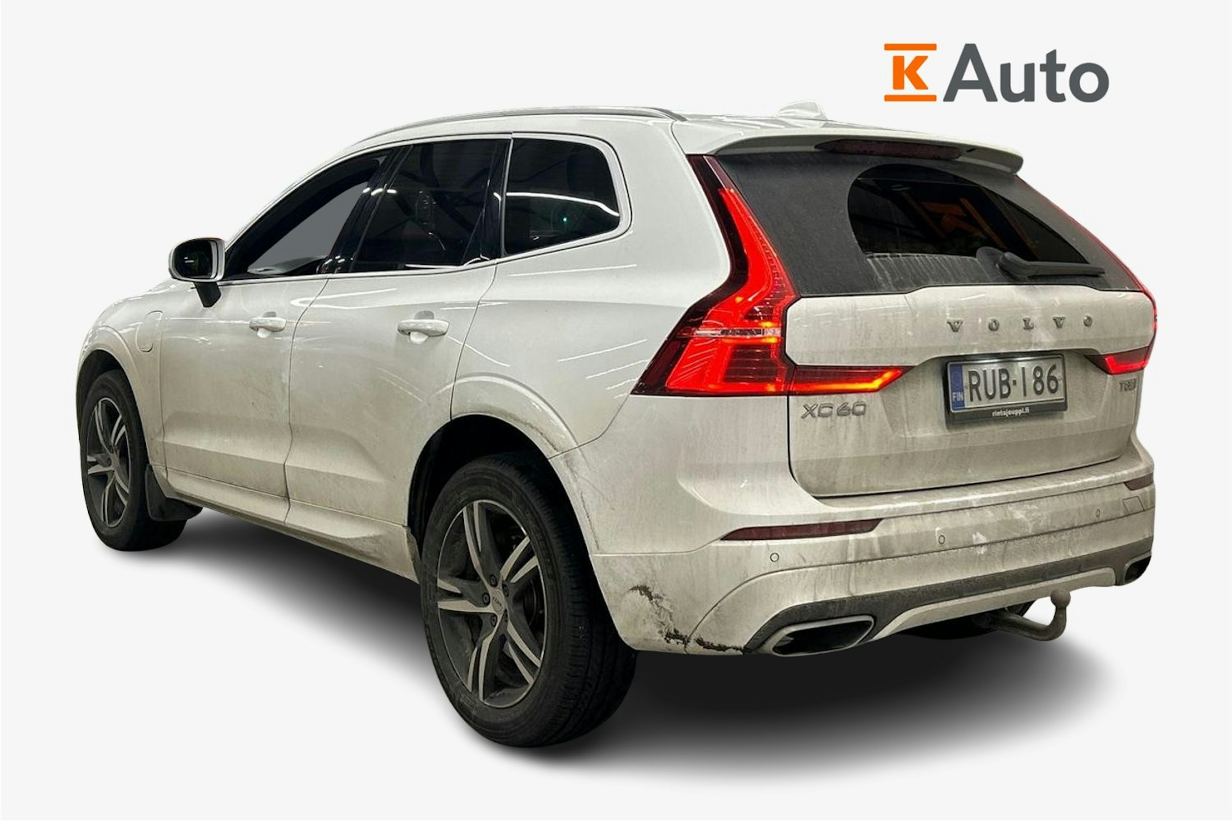 valkoinen Volvo XC60 2019 kuva 2.