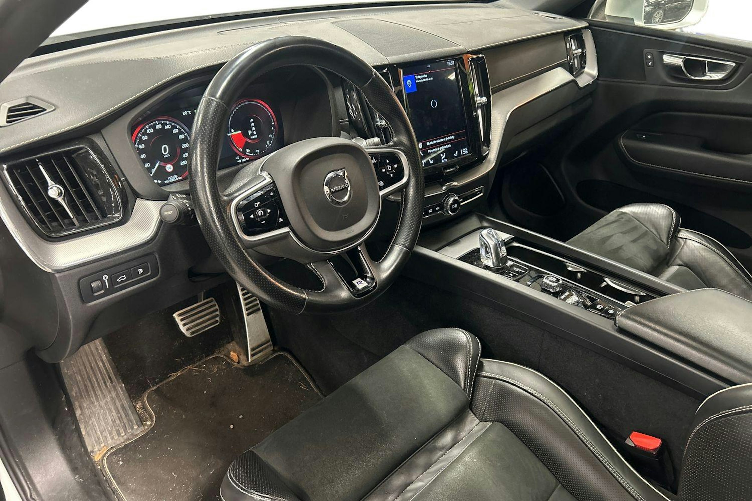 valkoinen Volvo XC60 2019 kuva 3.