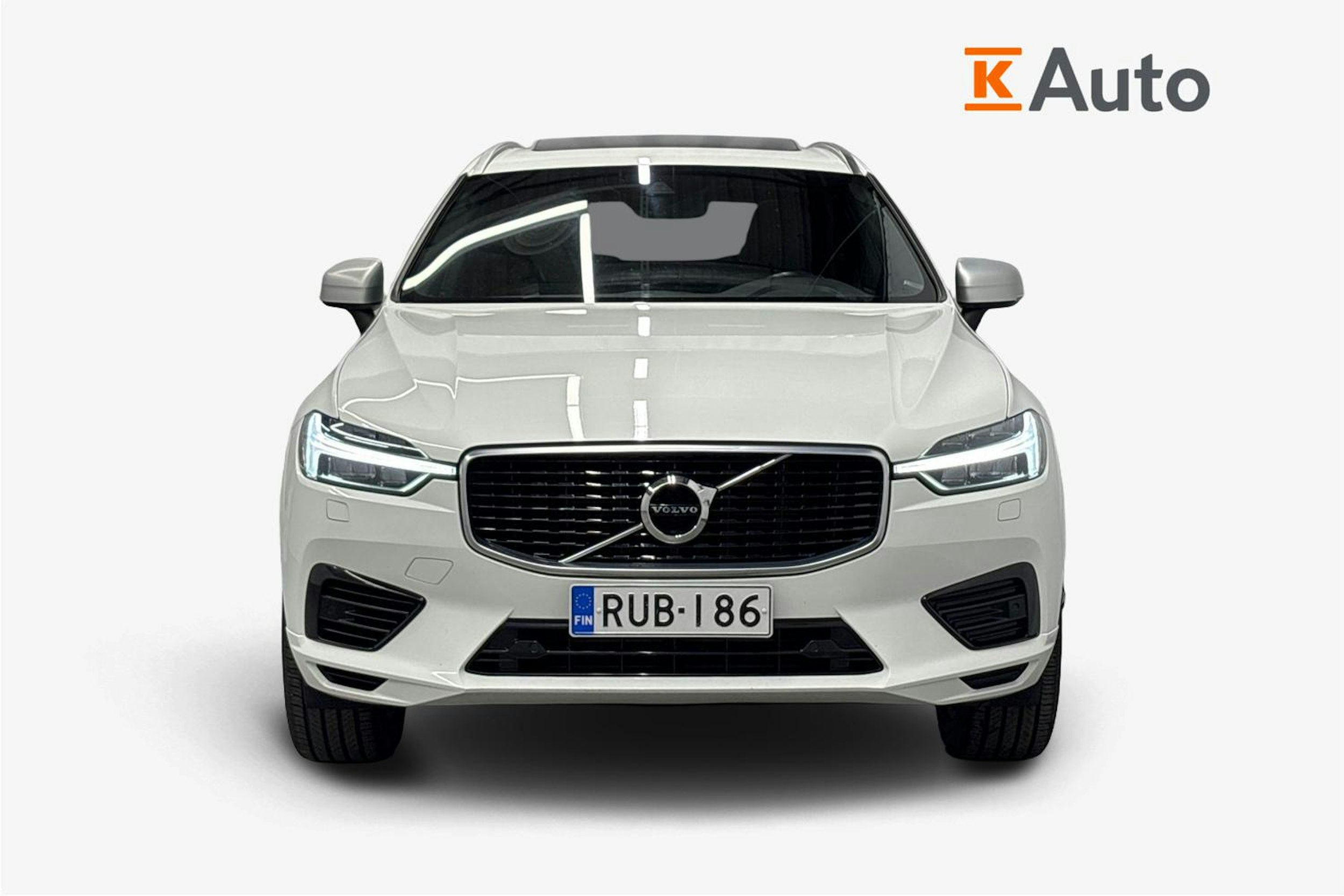 valkoinen Volvo XC60 2019 kuva 4.