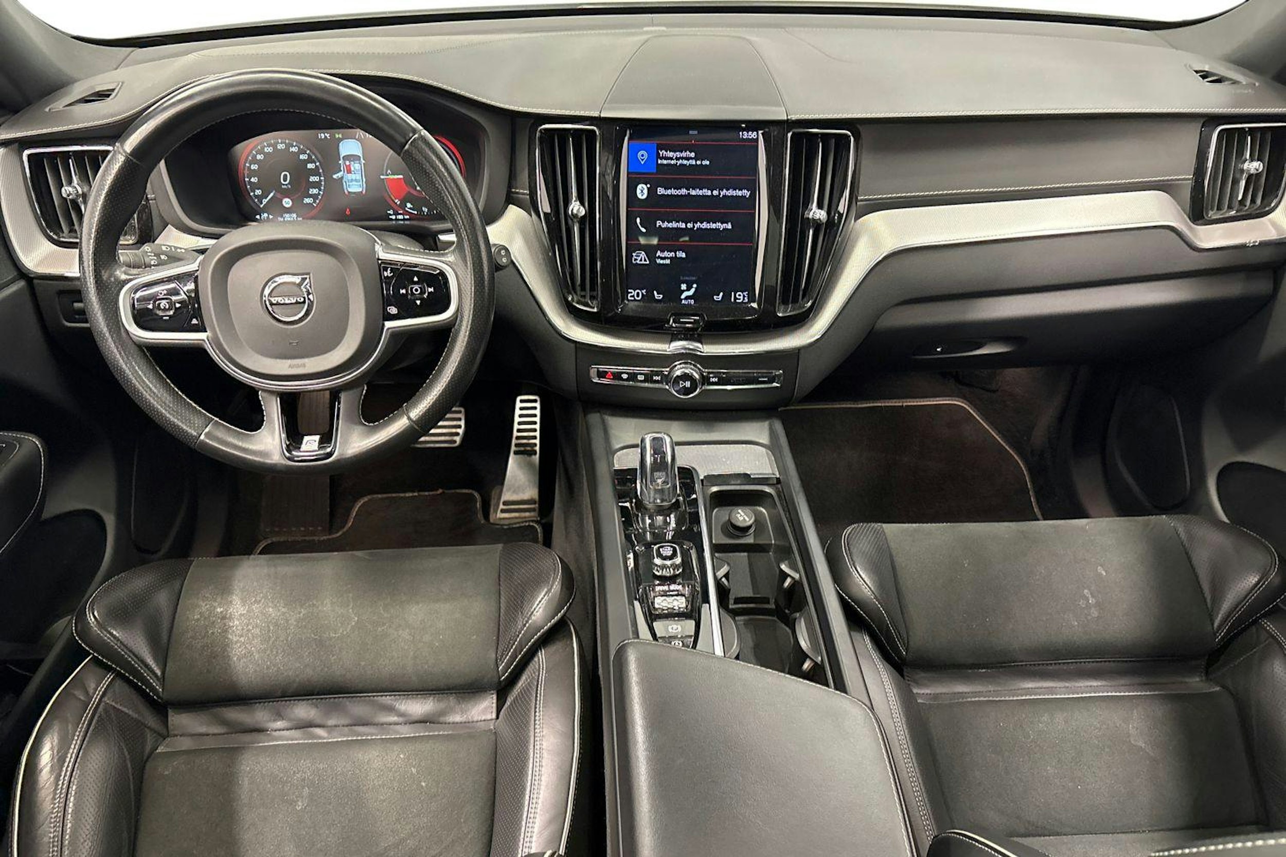 valkoinen Volvo XC60 2019 kuva 7.