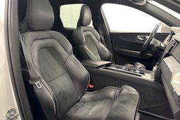 valkoinen Volvo XC60 2019 kuva 11.