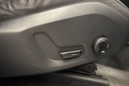 valkoinen Volvo XC60 2019 kuva 12.