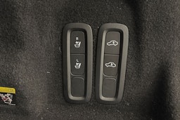 valkoinen Volvo XC60 2019 kuva 14.