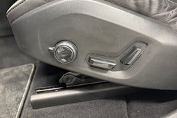 valkoinen Volvo XC60 2019 kuva 16.