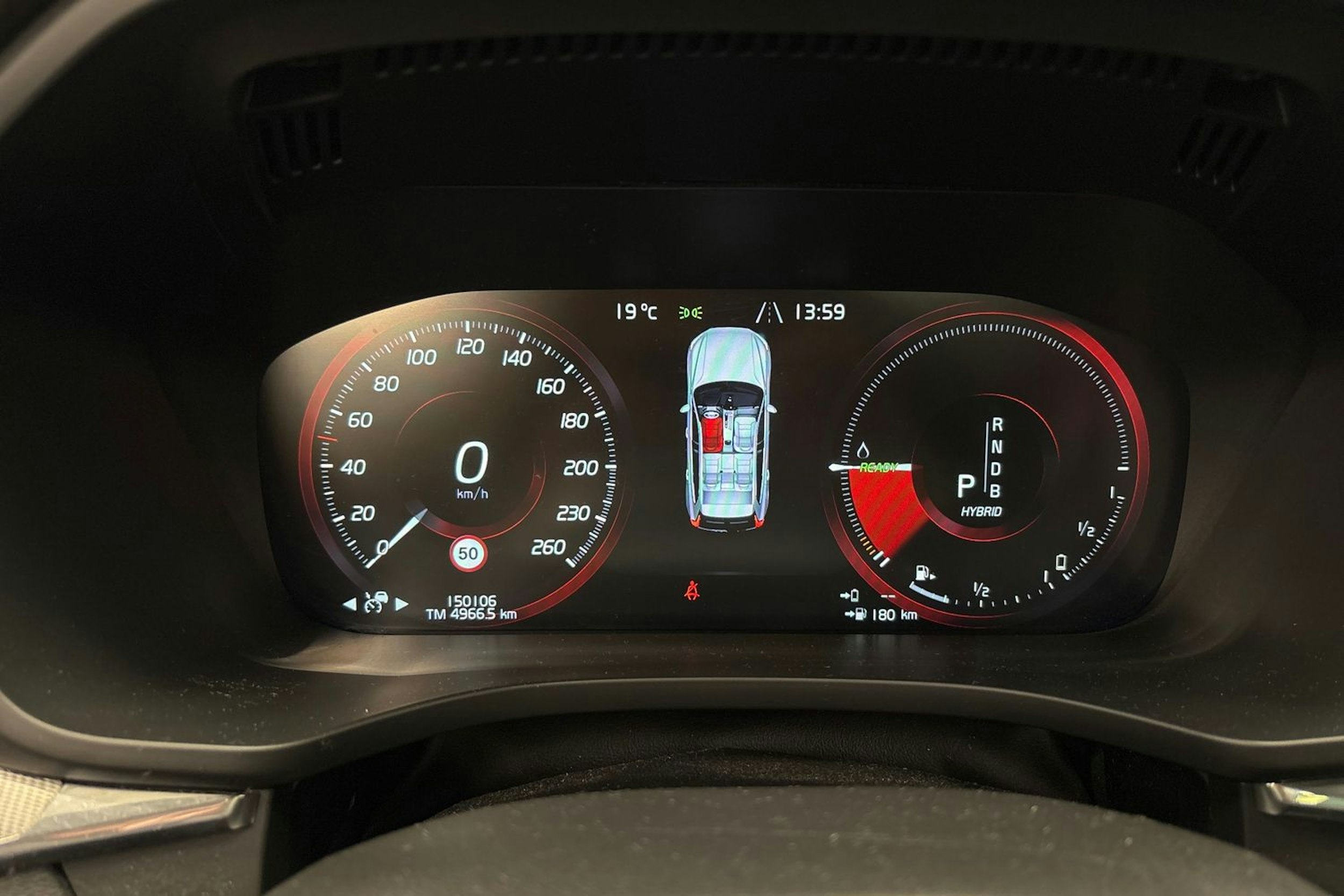 valkoinen Volvo XC60 2019 kuva 18.