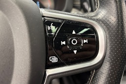 valkoinen Volvo XC60 2019 kuva 20.