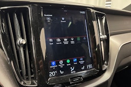 valkoinen Volvo XC60 2019 kuva 23.