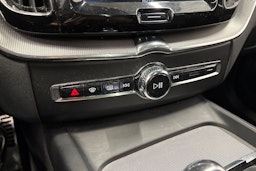 valkoinen Volvo XC60 2019 kuva 25.