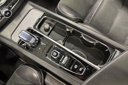 valkoinen Volvo XC60 2019 kuva 26.