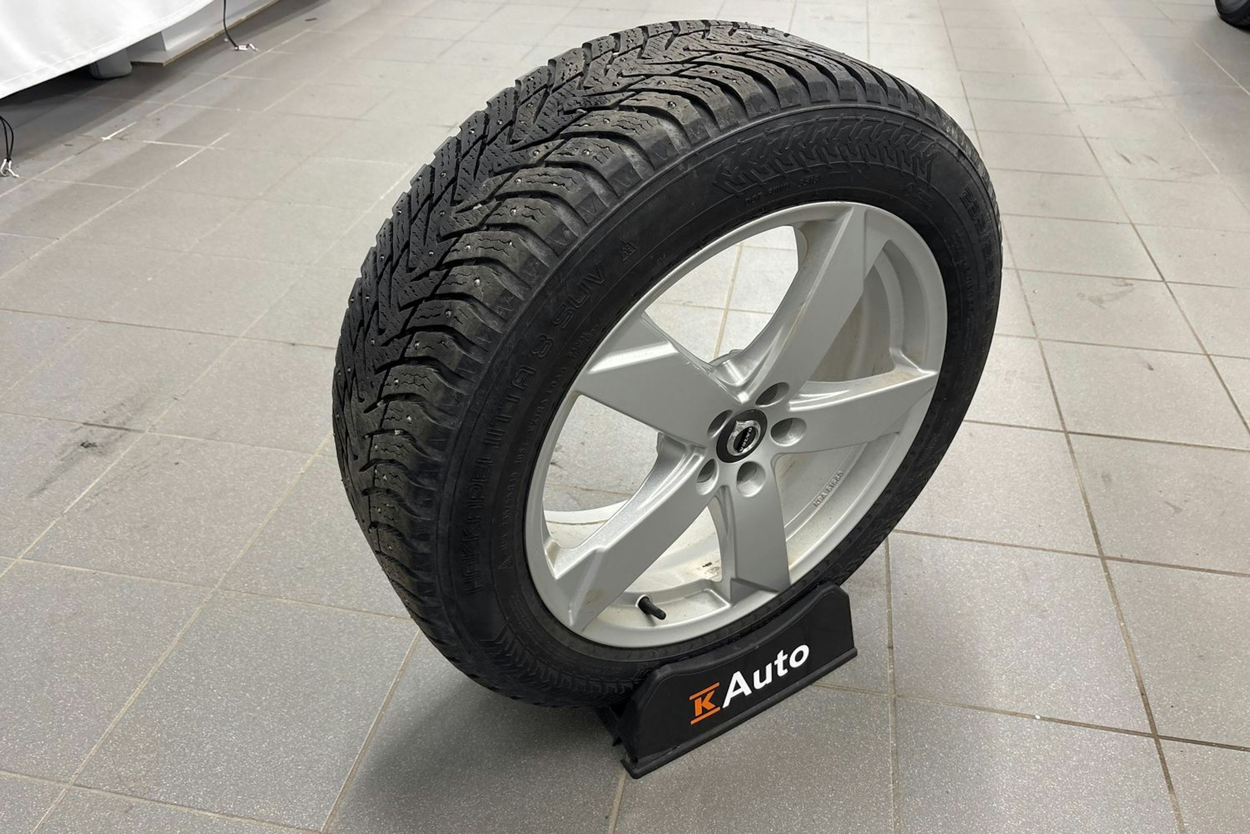 valkoinen Volvo XC60 2019 kuva 27.