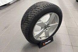 valkoinen Volvo XC60 2019 kuva 27.