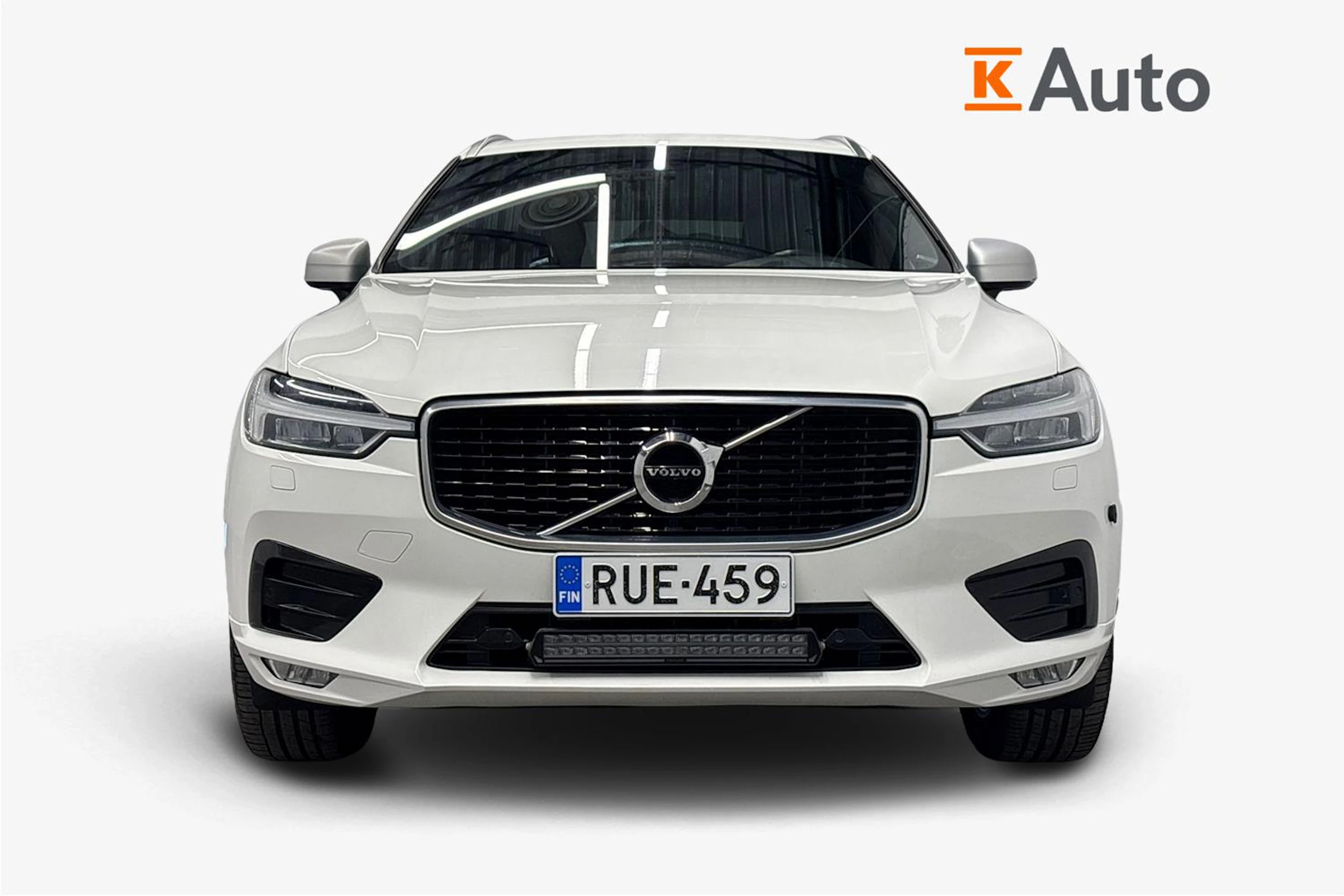 valkoinen Volvo XC60 2019 kuva 5.