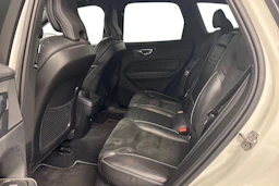 valkoinen Volvo XC60 2019 kuva 11.