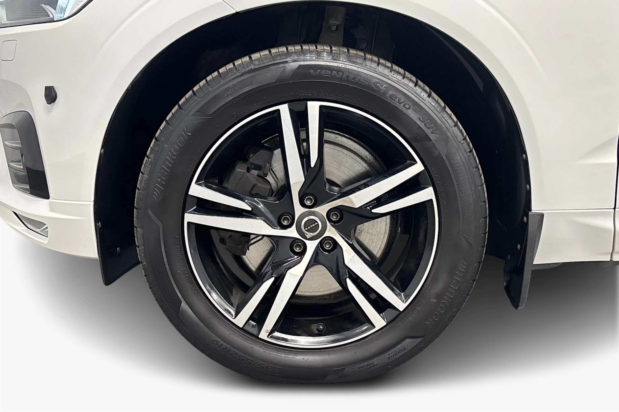 valkoinen Volvo XC60 2019 kuva 12.