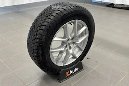 valkoinen Volvo XC60 2019 kuva 13.