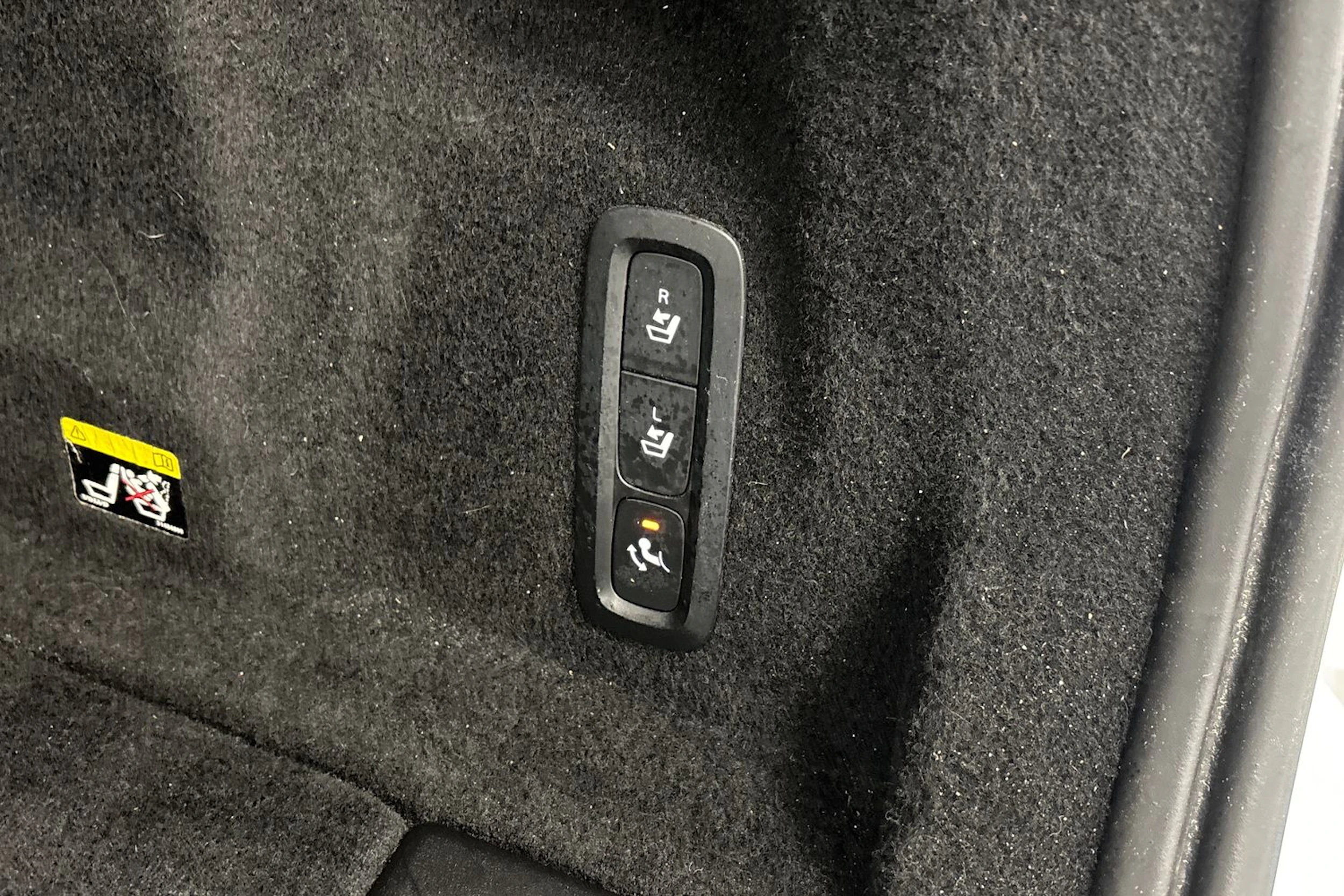 valkoinen Volvo XC60 2019 kuva 18.