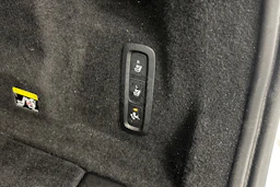 valkoinen Volvo XC60 2019 kuva 18.
