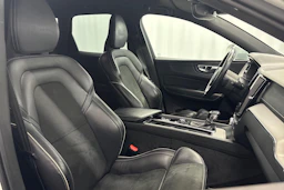 valkoinen Volvo XC60 2019 kuva 19.