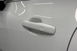 valkoinen Volvo XC60 2019 kuva 21.