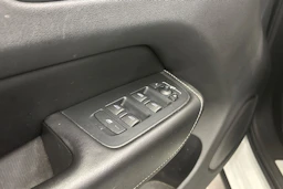 valkoinen Volvo XC60 2019 kuva 22.