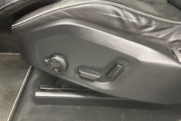valkoinen Volvo XC60 2019 kuva 24.