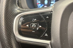 valkoinen Volvo XC60 2019 kuva 25.