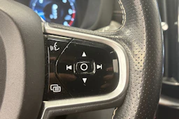valkoinen Volvo XC60 2019 kuva 26.