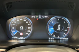 valkoinen Volvo XC60 2019 kuva 28.