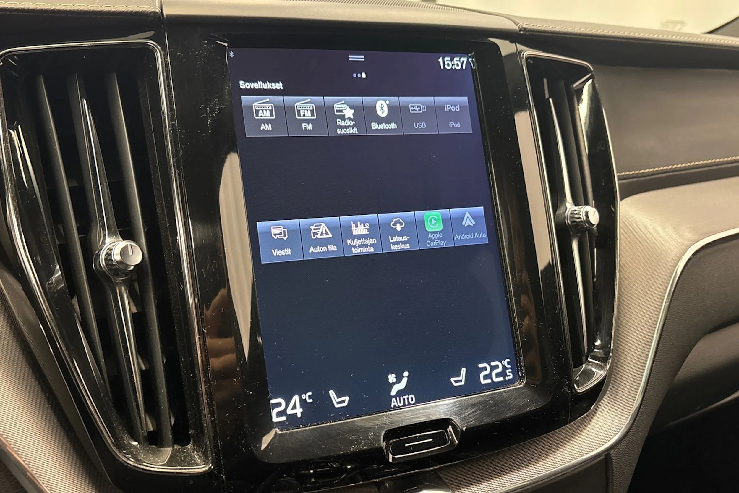 valkoinen Volvo XC60 2019 kuva 32.