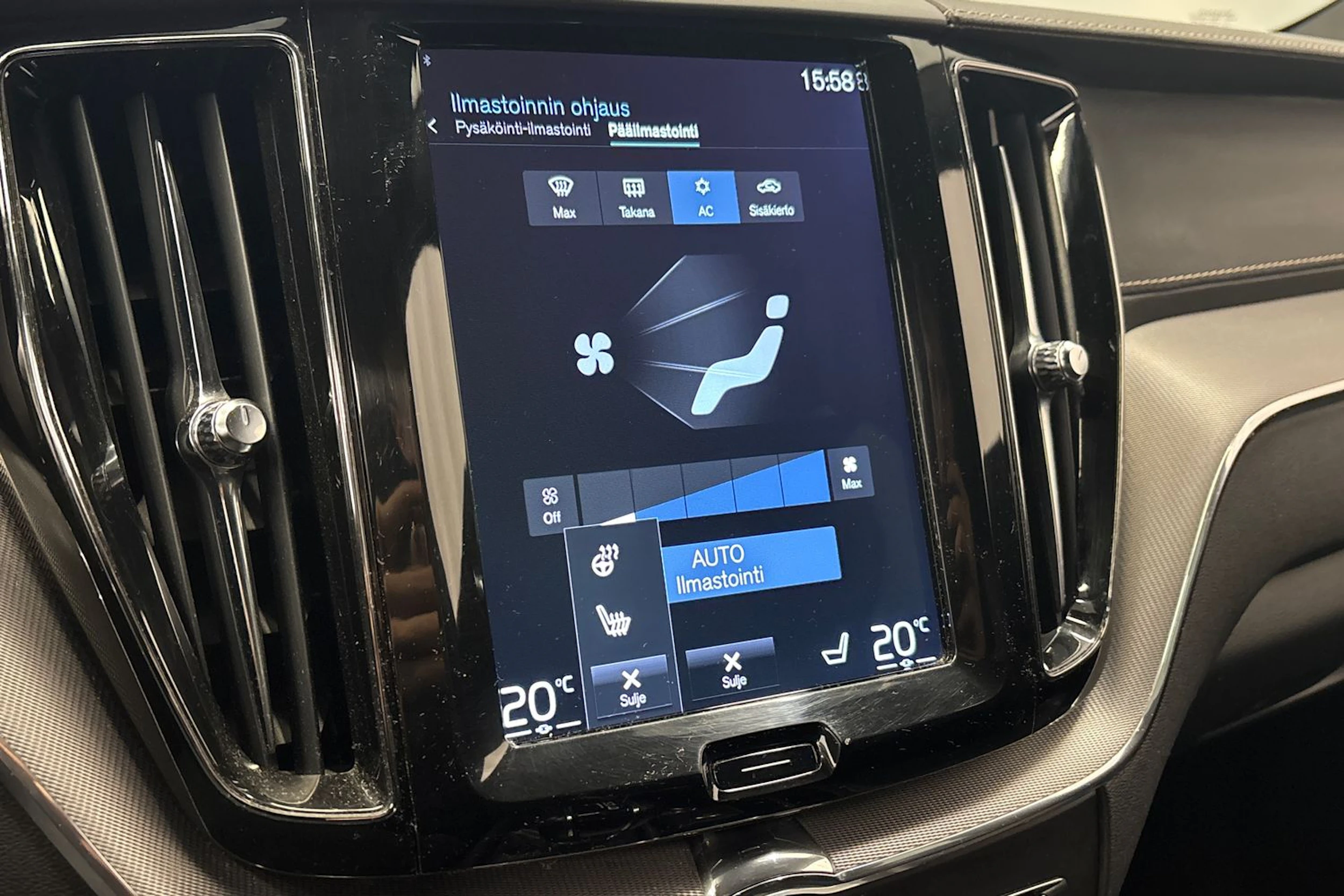 valkoinen Volvo XC60 2019 kuva 33.