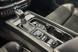 valkoinen Volvo XC60 2019 kuva 37.