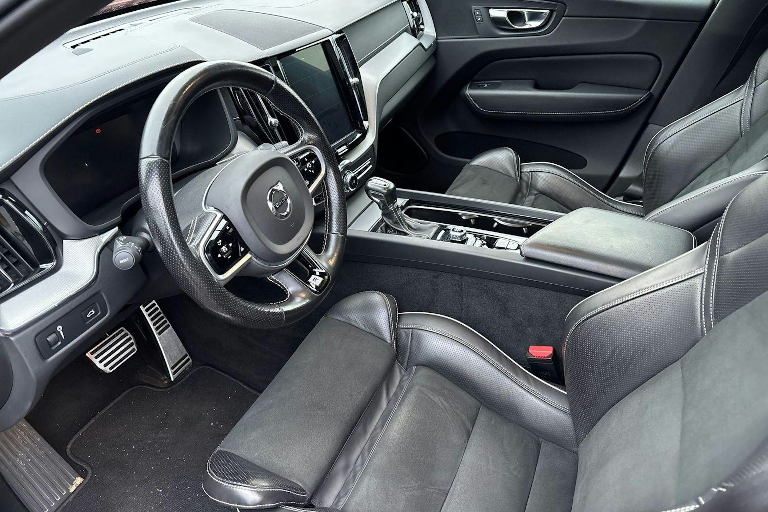 met. punainen Volvo XC60 2019 kuva 3.