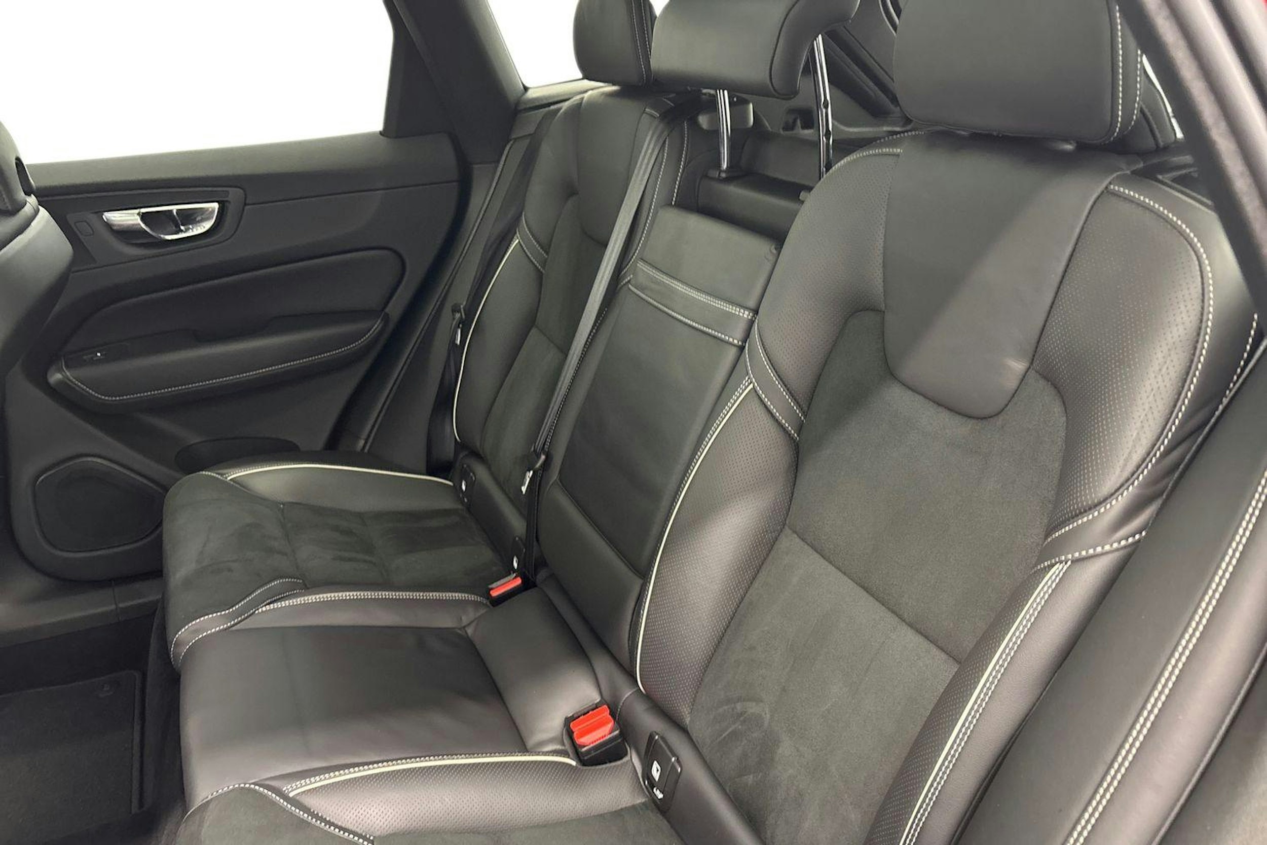 met. punainen Volvo XC60 2019 kuva 8.