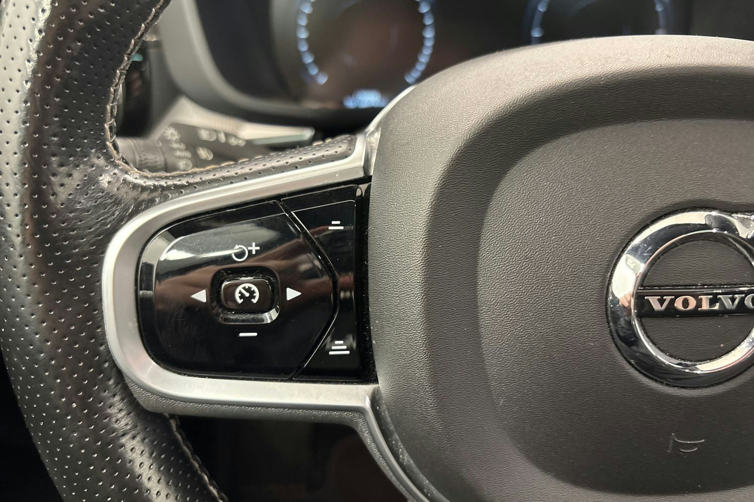 met. punainen Volvo XC60 2019 kuva 11.