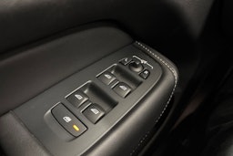 met. punainen Volvo XC60 2019 kuva 13.