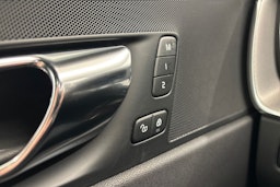 met. punainen Volvo XC60 2019 kuva 14.