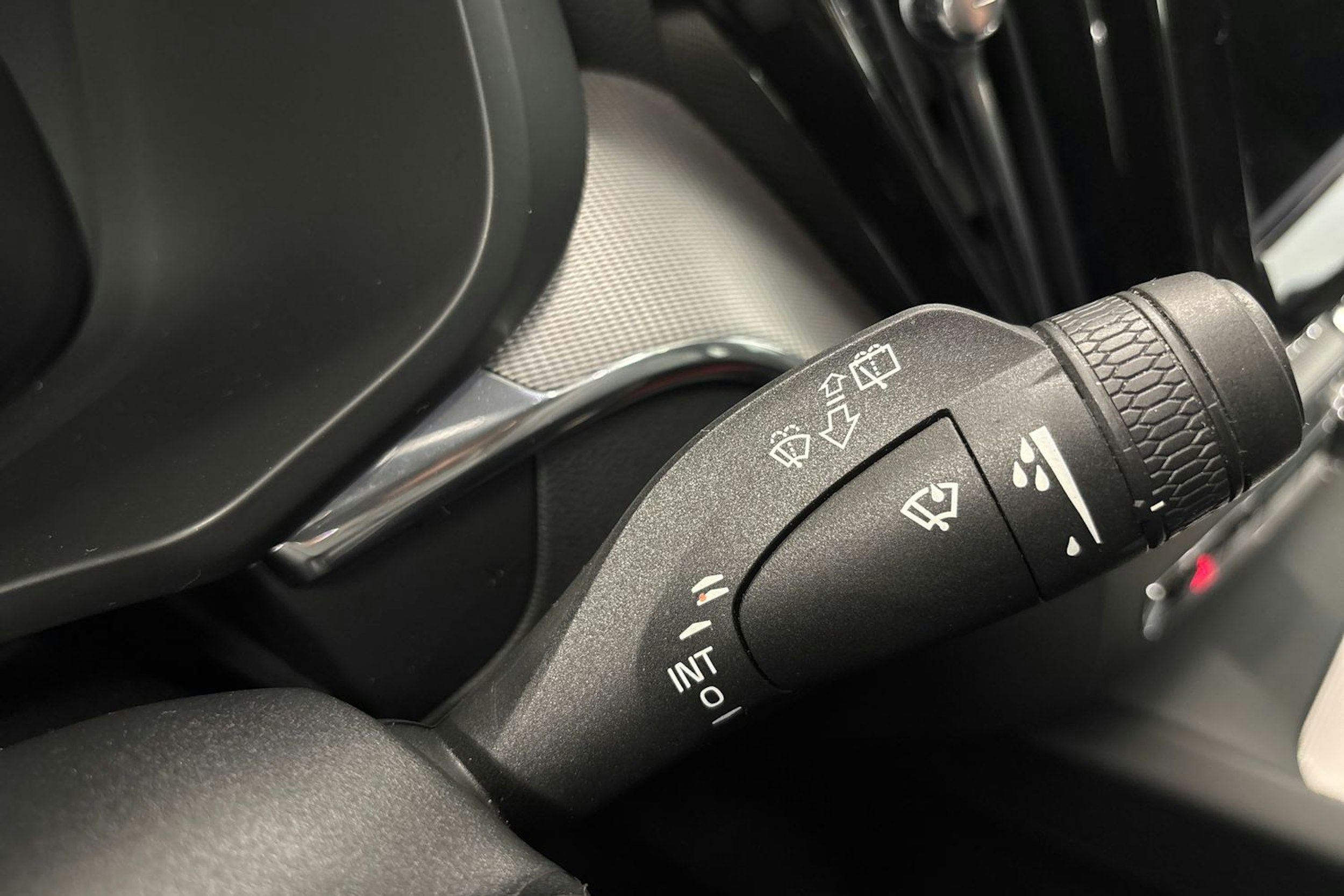 met. punainen Volvo XC60 2019 kuva 16.