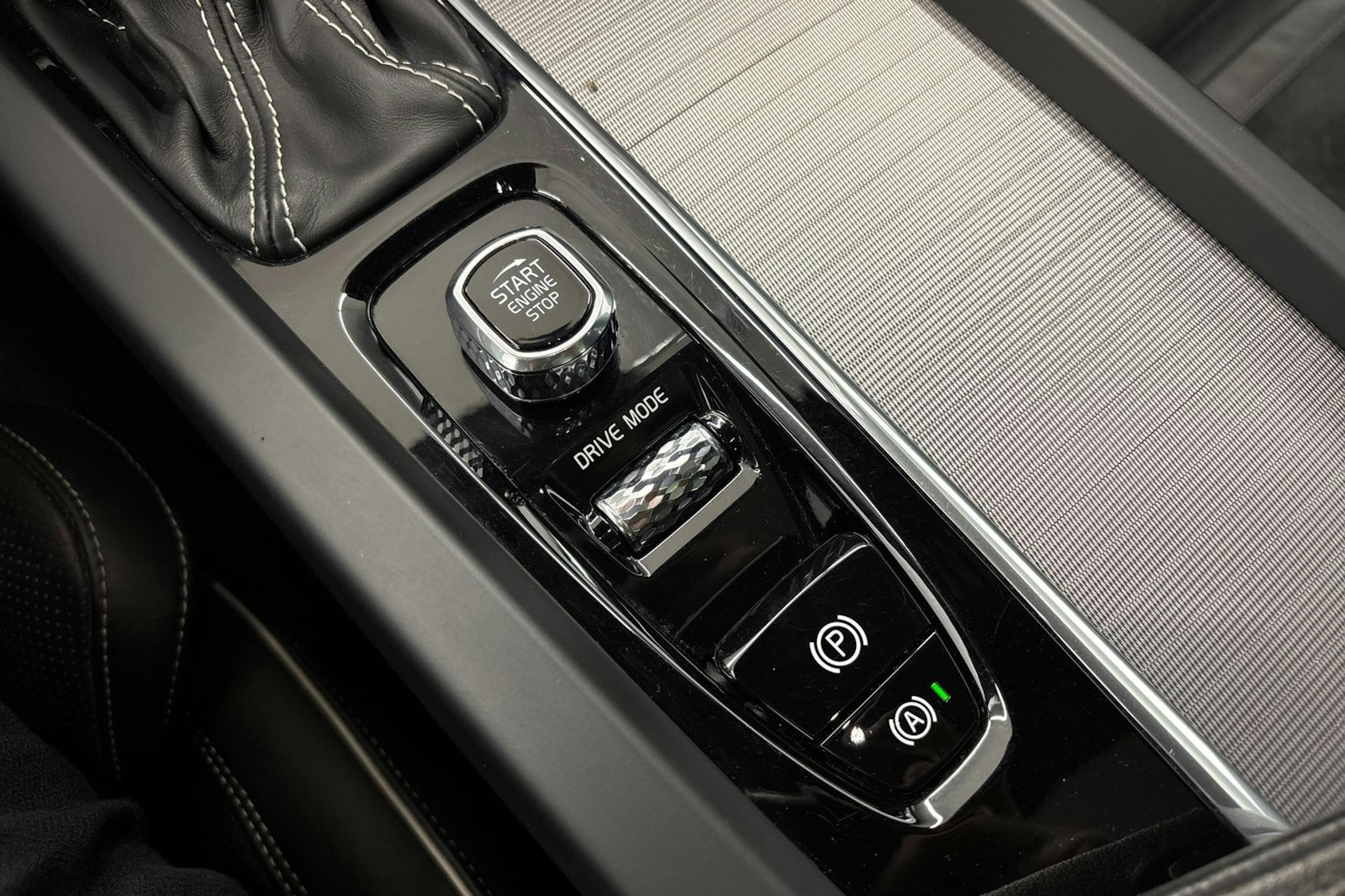 met. punainen Volvo XC60 2019 kuva 17.