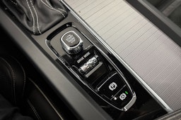 met. punainen Volvo XC60 2019 kuva 17.