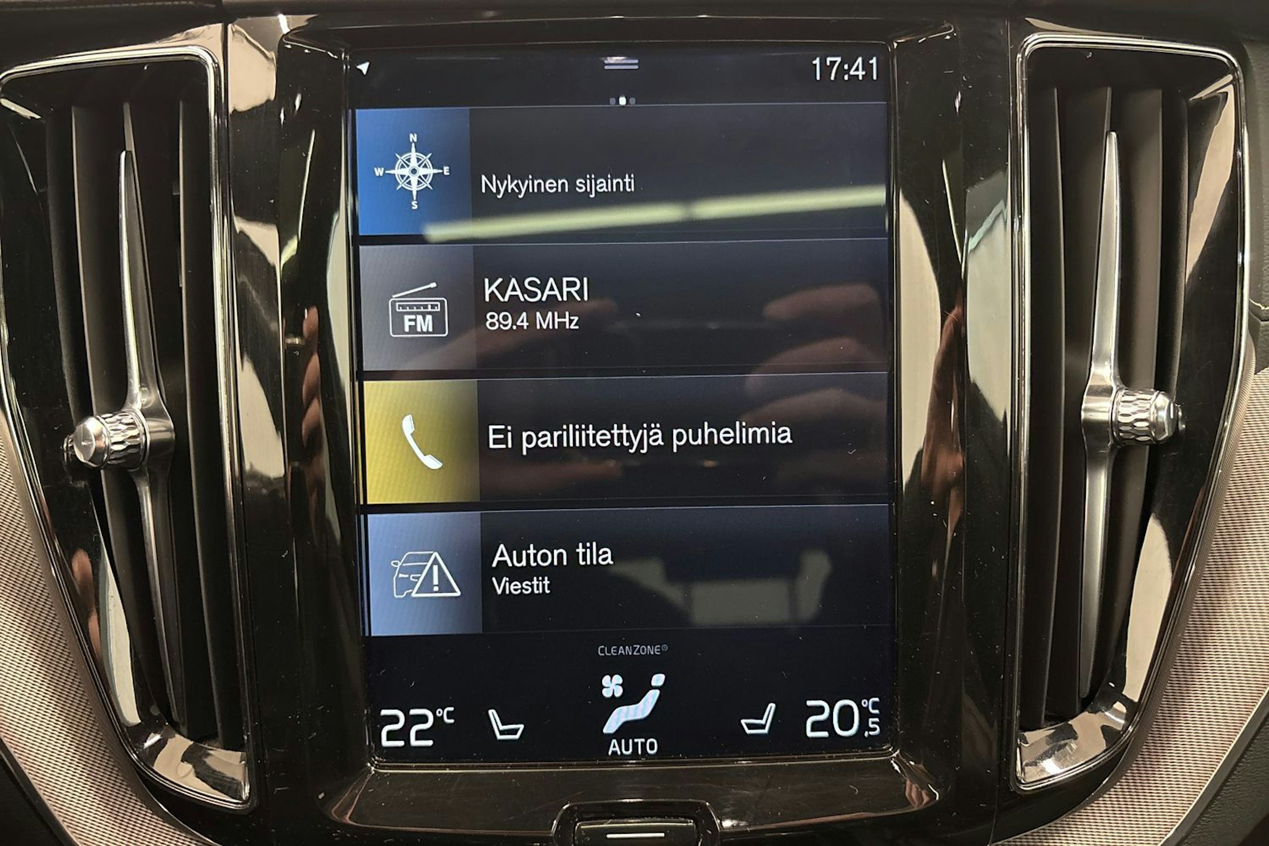 met. punainen Volvo XC60 2019 kuva 19.