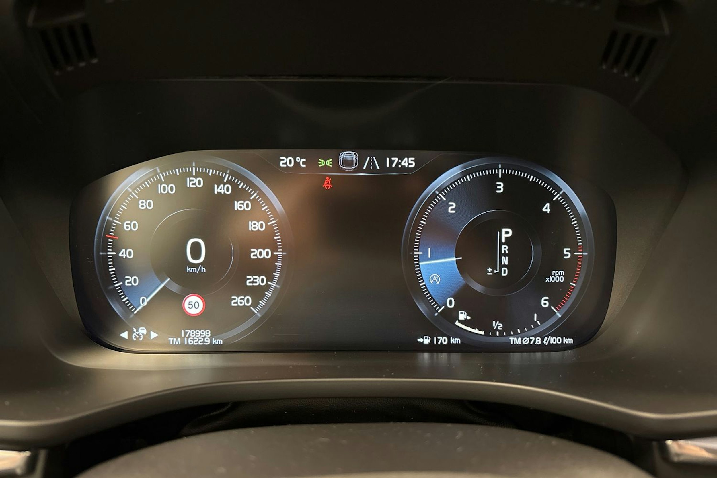 met. punainen Volvo XC60 2019 kuva 24.