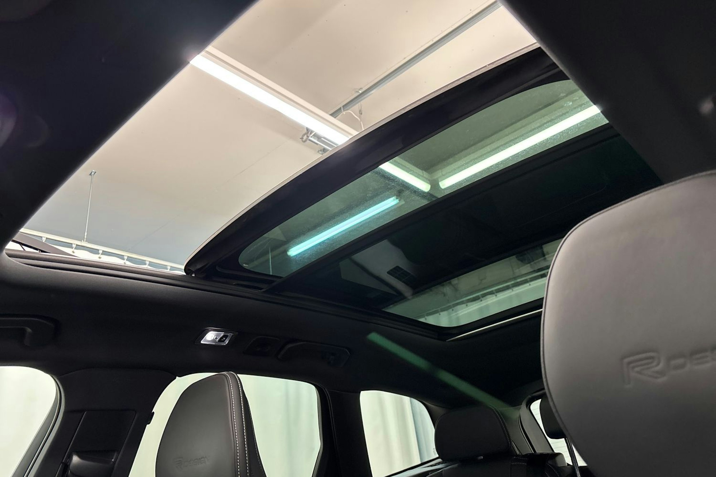 met. punainen Volvo XC60 2019 kuva 29.