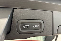 met. punainen Volvo XC60 2019 kuva 34.