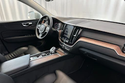 Harmaa Volvo XC60 2019 kuva 11.