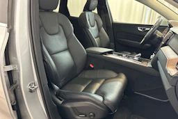 Harmaa Volvo XC60 2019 kuva 12.