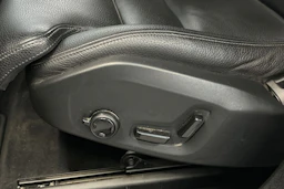 Harmaa Volvo XC60 2019 kuva 18.