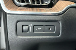 Harmaa Volvo XC60 2019 kuva 19.